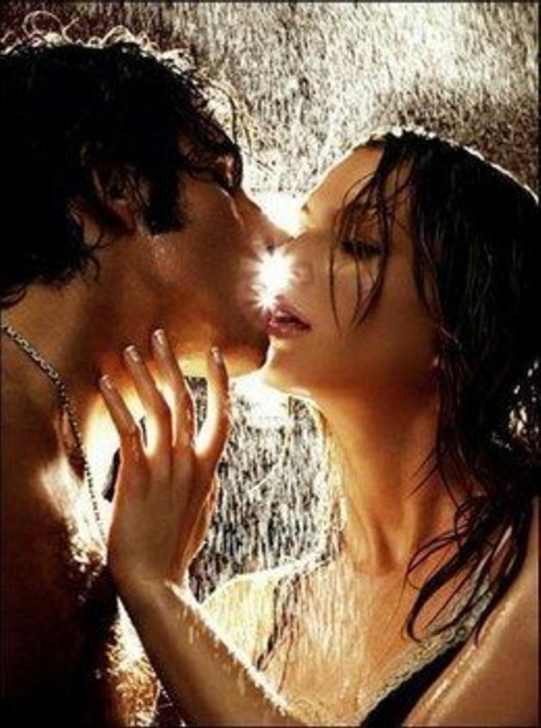 couple kissing in rain images. 17-beach-couple-kissing